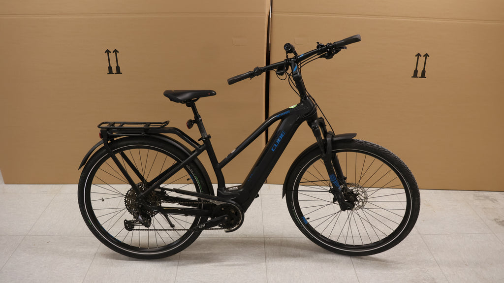 Cube Kathmandu Hybrid SL 625 black'n'blue – Das Trekking E-Bike für lange Touren