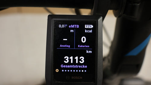 Cube Kathmandu Hybrid SL 625 black'n'blue – Das Trekking E-Bike für lange Touren
